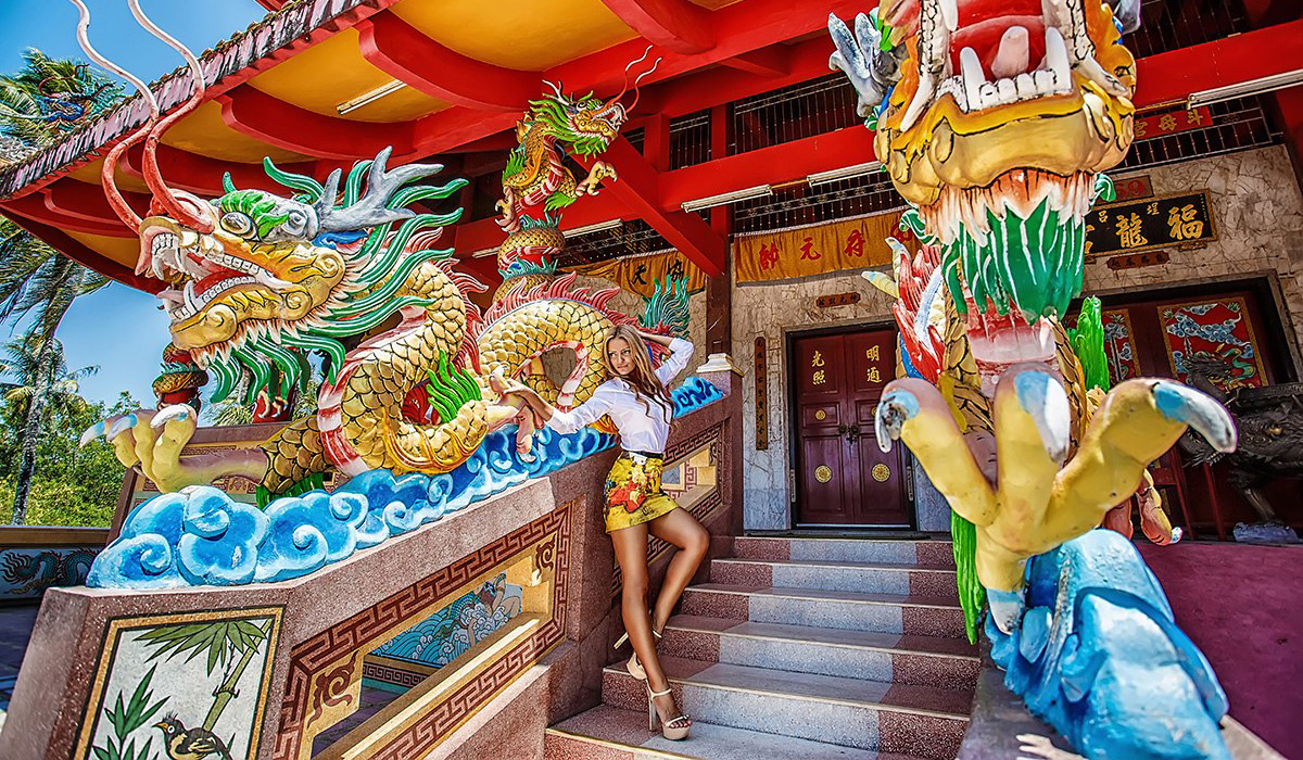 девушка индивидуальная фотосессия фотограф Пхукет Тайланд храм красивая место идея 